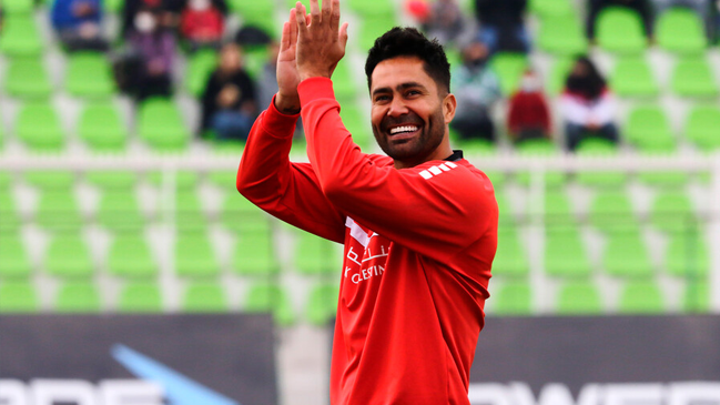 El emotivo recibimiento a Luis Jiménez en su despedida de La Cisterna