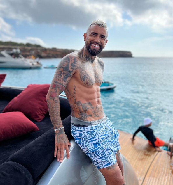 “Modo relax”: Arturo Vidal disfruta de sus vacaciones junto a Sonia Isaza