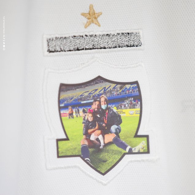 ¡Con la familia en el corazón! La especial camiseta que usará Colo Colo ante Fortaleza