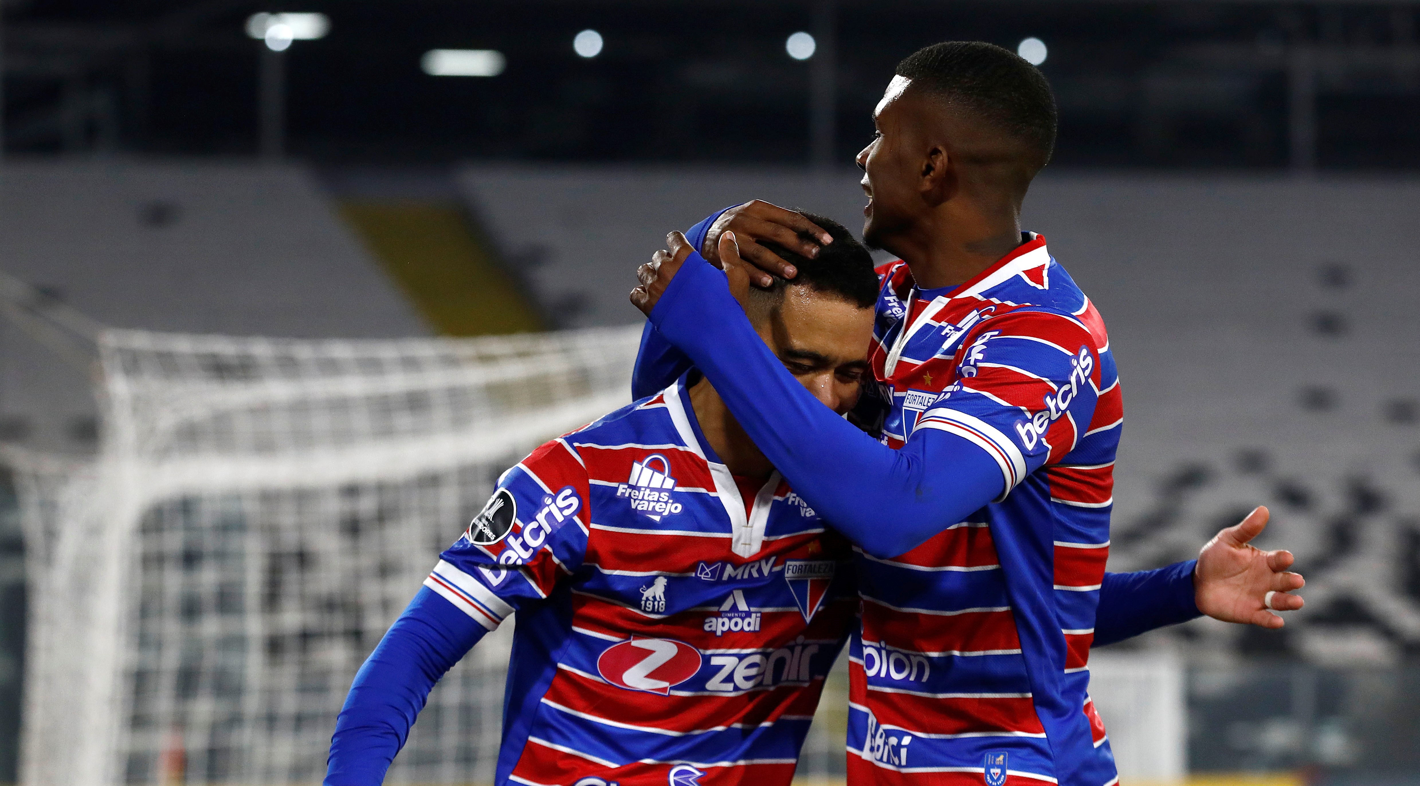 Moisés y Pikachu golpearon a un desprotegido Colo Colo y estiraron la ventaja de Fortaleza