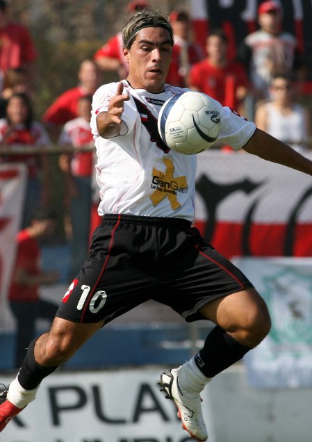 Los equipos que defendió Esteban Paredes durante su legendaria carrera