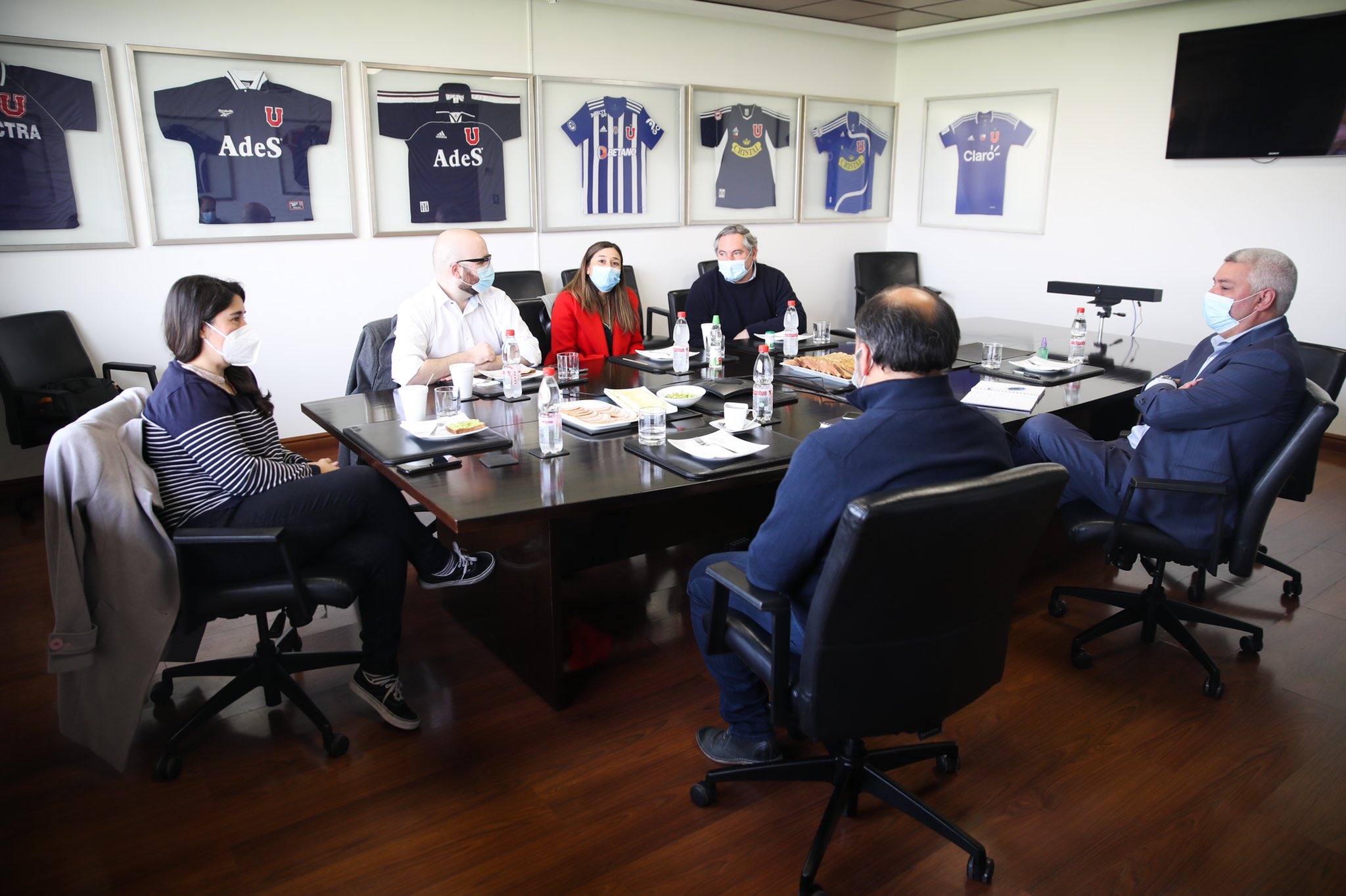 U. de Chile y Estadio Seguro se reunieron para iniciar trabajo conjunto y mejorar experiencia de de hinchas