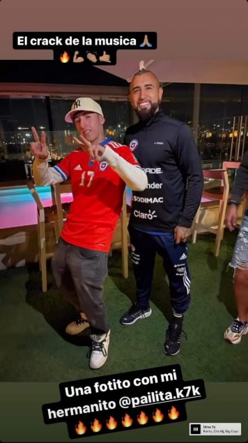 Arturo Vidal compartió con el popular cantante urbano “Pailita”