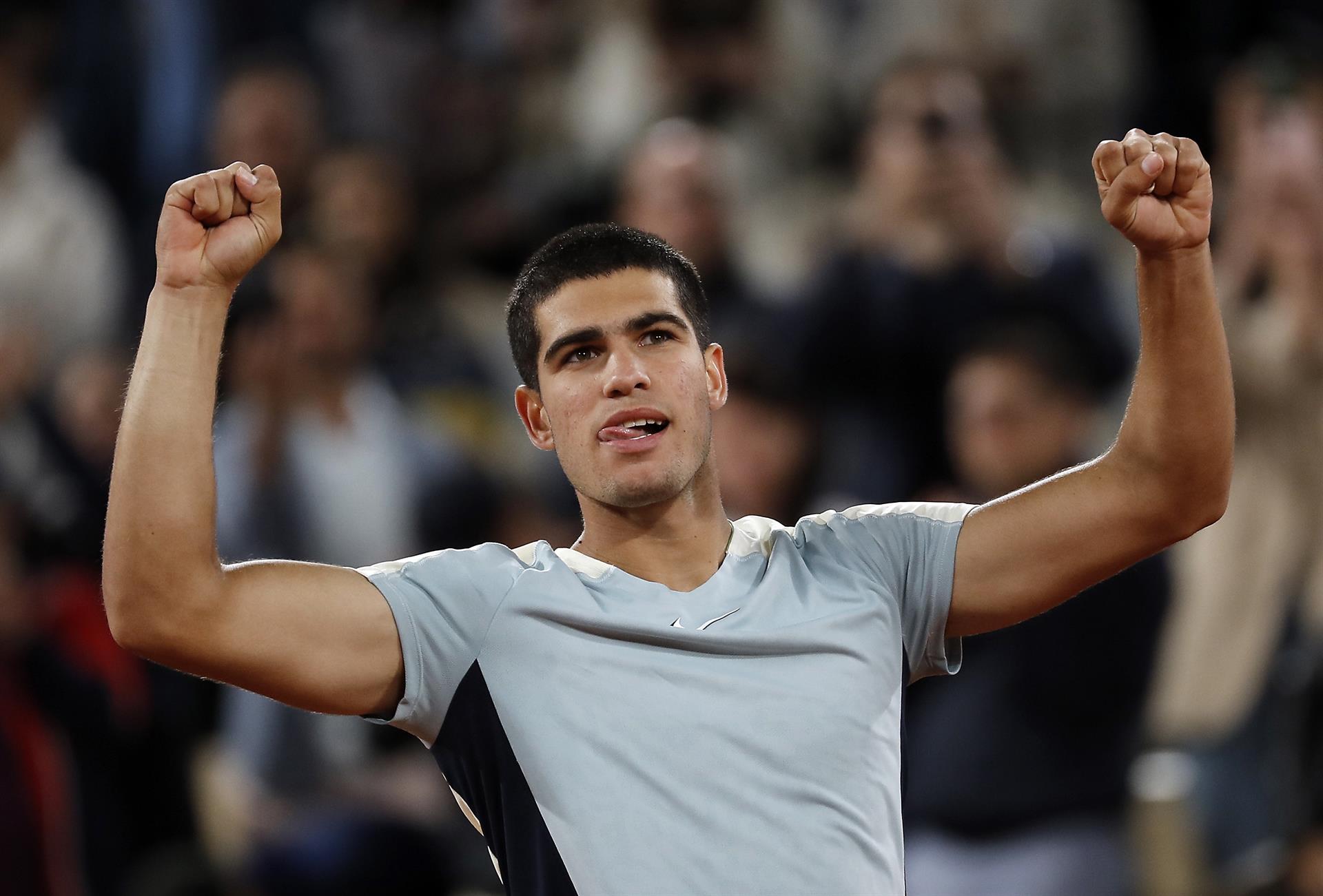 Carlos Alcaraz avanzó con mano firme a los octavos de final en Roland Garros