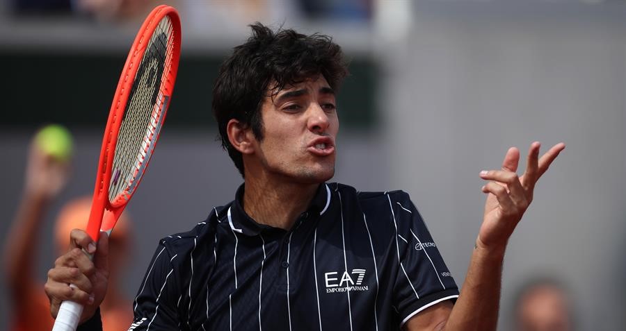 Un luchador Cristian Garin no pudo con Andrey Rublev y se despidió de Roland Garros