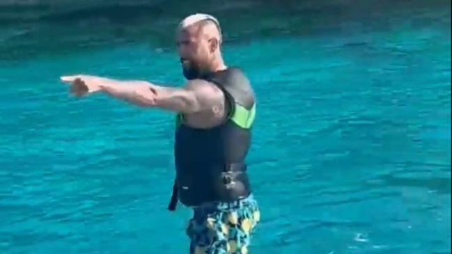 “Modo Iron Man”: Arturo Vidal disfruta de sus vacaciones practicando flyboarding