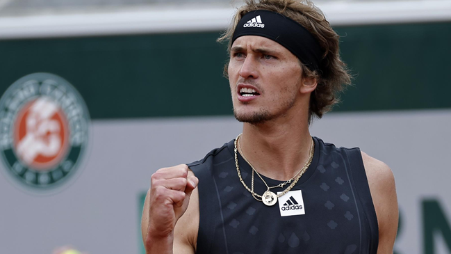 Alexander Zverev se impuso a un luchador Bernabé Zapata para avanzar en Roland Garros