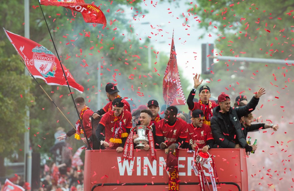 ¡Cariño incondicional! Liverpool igual hizo su desfile para celebrar los títulos de la temporada