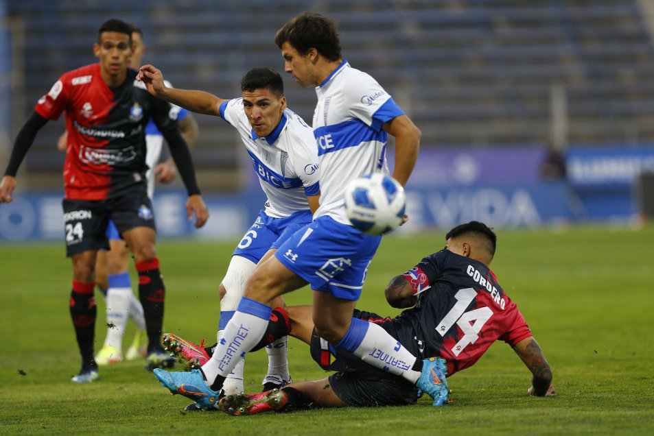 Diego Valencia y Nicolás Peranic fueron los artífices del triunfo de la UC sobre Antofagasta