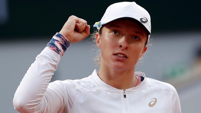 Iga Swiatek sumó su 32ª victoria seguida y se instaló en los cuartos de final en Roland Garros