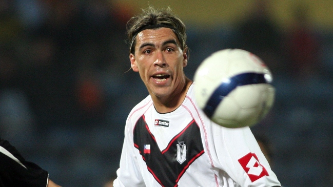 Santiago Morning buscará que Esteban Paredes se retire en el club