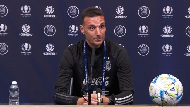 La extraña pregunta sobre la Reina de Inglaterra que desconcertó a Lionel Scaloni