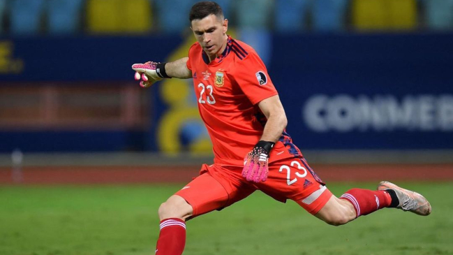 Emiliano Martínez desmintió estar en duda para el Mundial por lesión