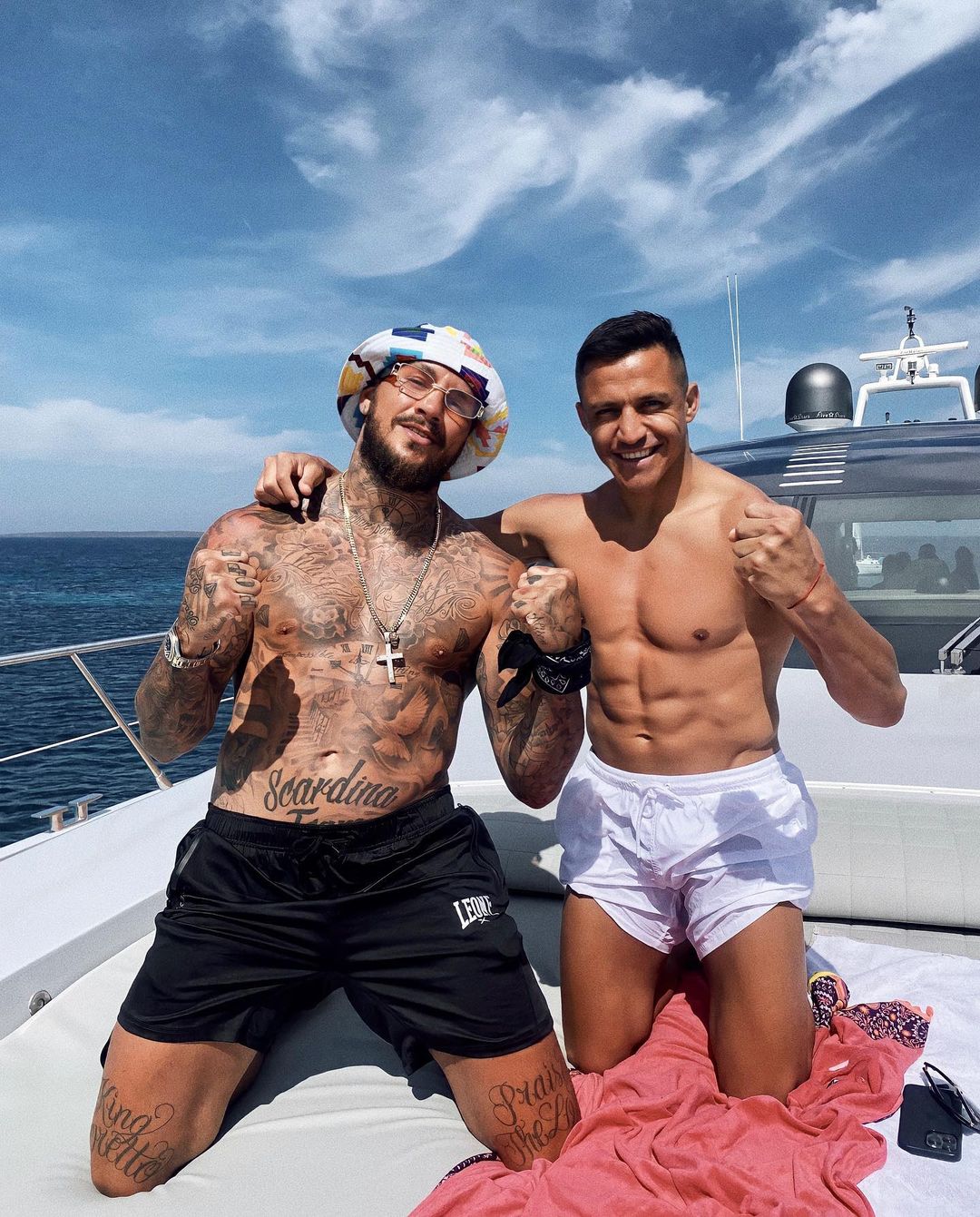 Alexis Sánchez compartió en sus vacaciones en Ibiza con destacado boxeador italiano