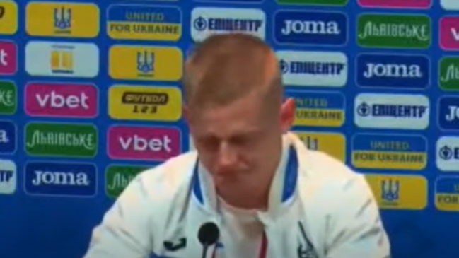 Un desconsolado Alexander Zinchenko lloró en conferencia de prensa al hablar de la guerra en Ucrania