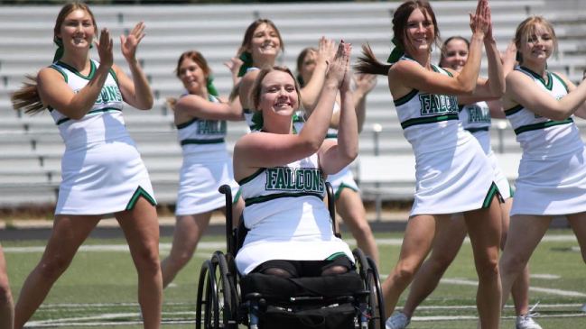 Deportista que sufrió amputación de las piernas inspira con su conmovedora historia