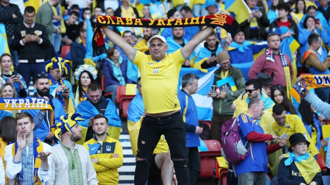 ¡Sobrecogedor! Hinchas de Escocia se sumaron en la entonación del himno de Ucrania
