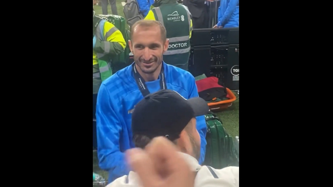 Chiellini provocó gran emoción en un fanático con bello gesto tras su despedida de la selección italiana