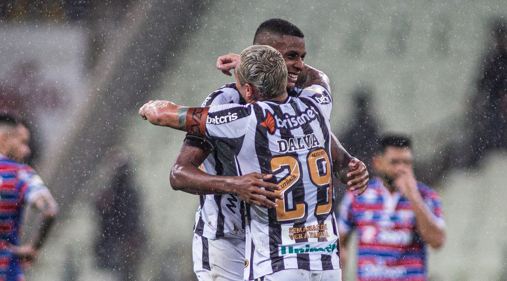 Ceará derribó a Fortaleza y lo hundió en el último lugar del Brasileirao