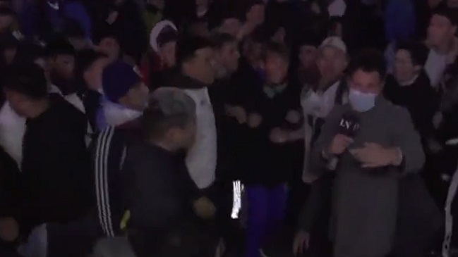 Periodista sufrió robo de su teléfono en pleno despacho de los festejos de Argentina