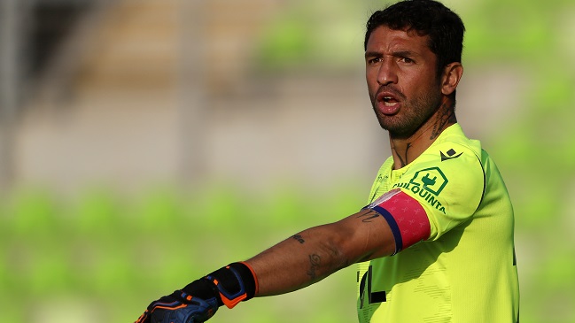Pato Muñoz: Viana no es un gran arquero ni tiene estatura para ser titular en Colo Colo