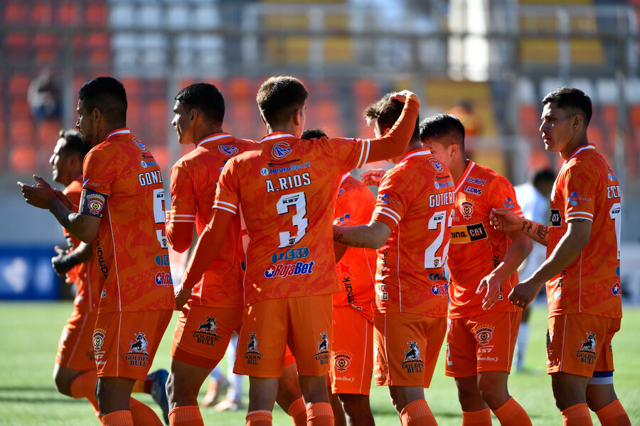 Cobreloa derribó a Santa Cruz y se afianzó en el segundo puesto de la Primera B