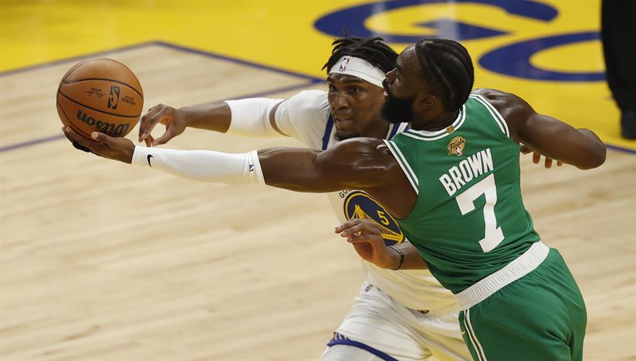 Al Horford y Jaylen Brown comandaron triunfo de los Celtics sobre Warriors en la Finales de la NBA