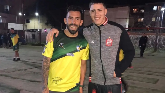 Carlos Tévez se indignó y golpeó a rival que le hizo un túnel en una “pichanga”