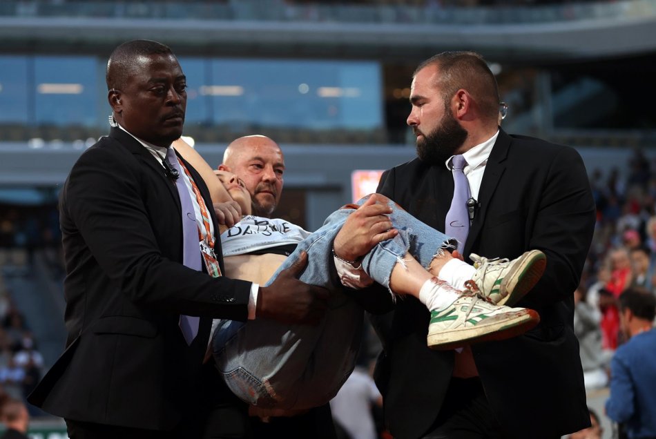 Activista interrumpió el duelo entre Cilic y Ruud por las semifinales de Roland Garros