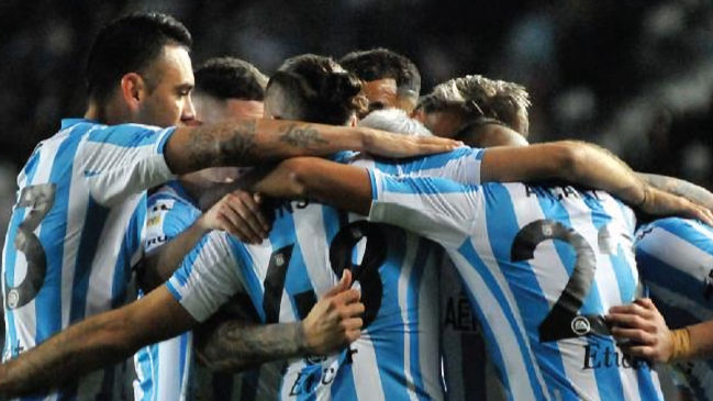 Racing de Eugenio Mena debutó con buen pie en la liga argentina al vencer a Huracán