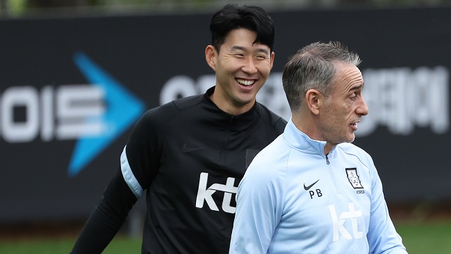 Técnico de Corea del Sur pidió a sus jugadores hacer un partido de alta intensidad contra Chile