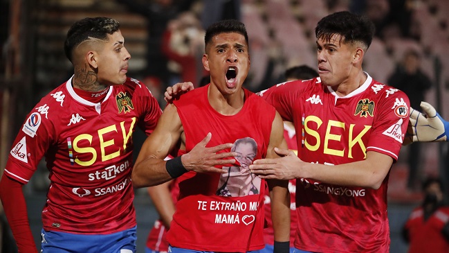 Unión Española liberará un cupo de extranjero con la partida de Paolo Hurtado