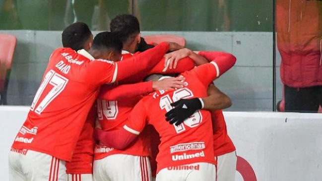 Inter de Porto Alegre arrasó con Flamengo de Mauricio Isla y se mantiene cerca del liderato