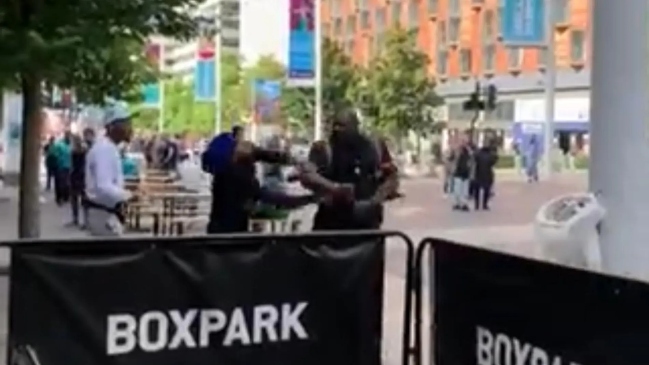 Conocido ex boxeador profesional noqueó a hombre que lo provocó en la calle