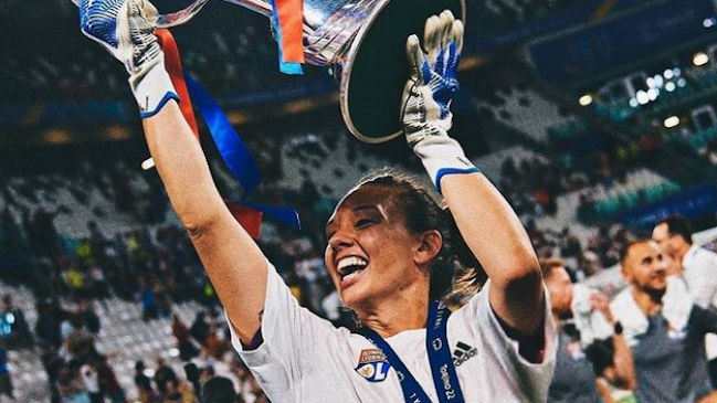 Tiane Endler frenó a cibernauta que la criticó por gastar “millones en vacaciones”