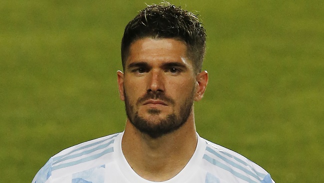 Puro romance: Tini Stoessel dedicó canción a Rodrigo De Paul durante un show