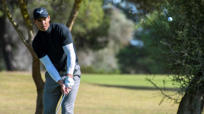 Rafael Nadal cambió el tenis por el golf y ocupa el cuarto lugar en el Torneo de Baleares