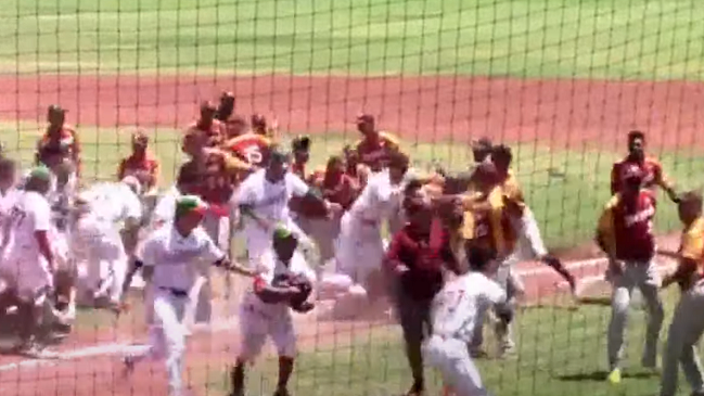Selecciones de México y Venezuela terminaron a los golpes en torneo de beisbol