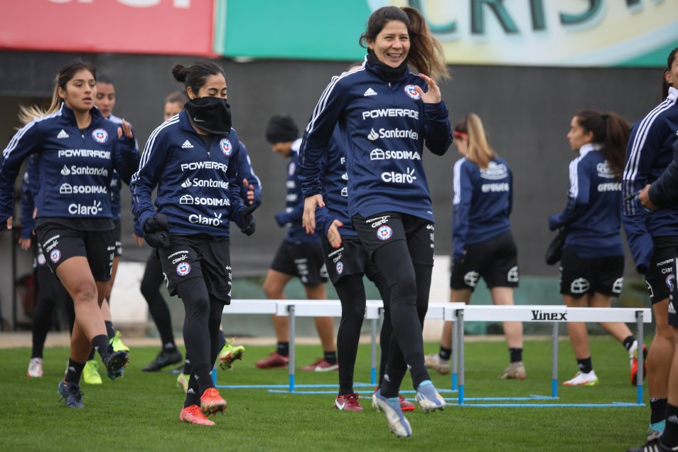 Endler lideró la primera práctica de La Roja Femenina de cara a los amistosos con Venezuela