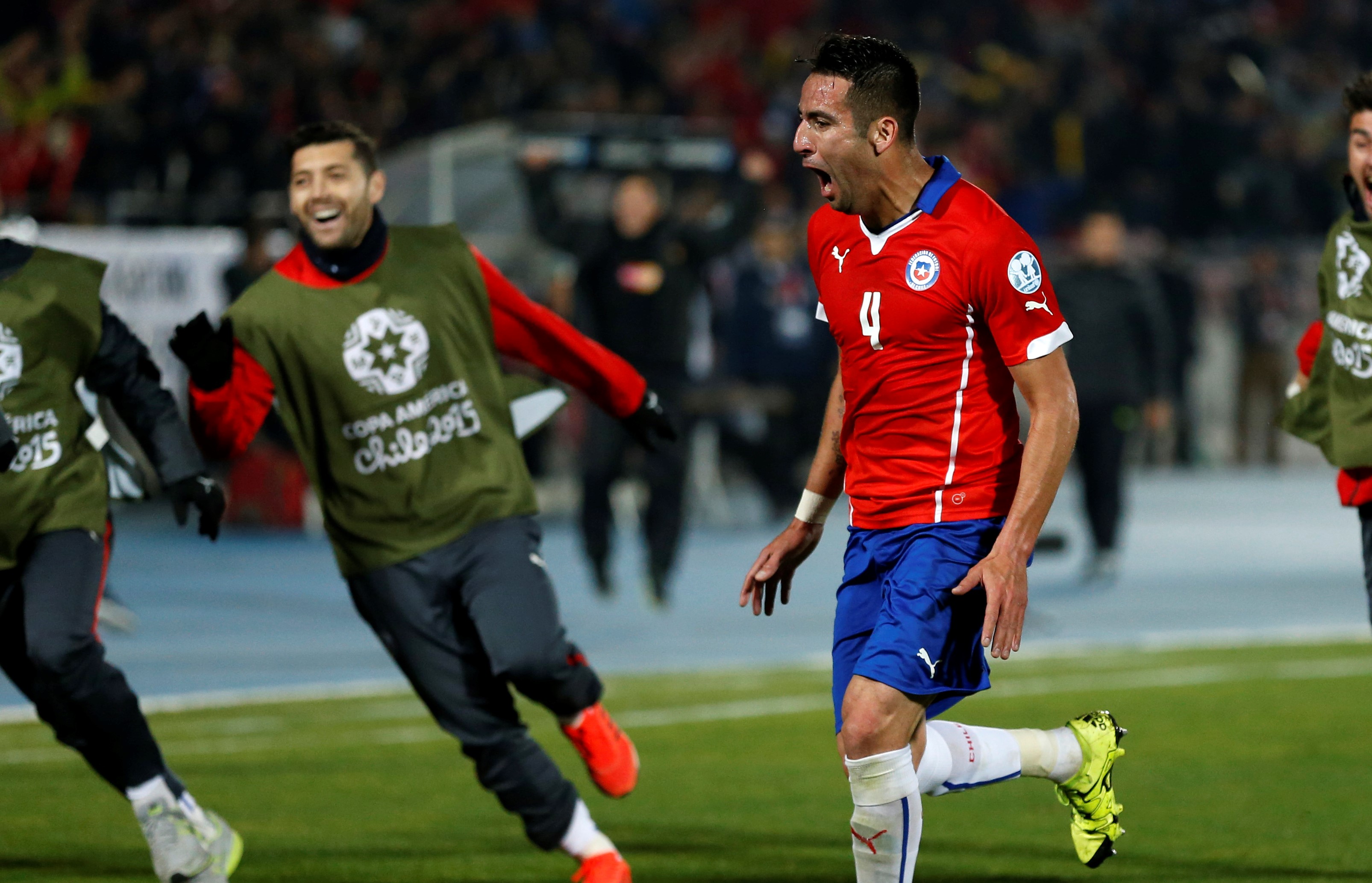 Mauricio Isla, el bicampeón de América que jugará por primera vez en el torneo nacional