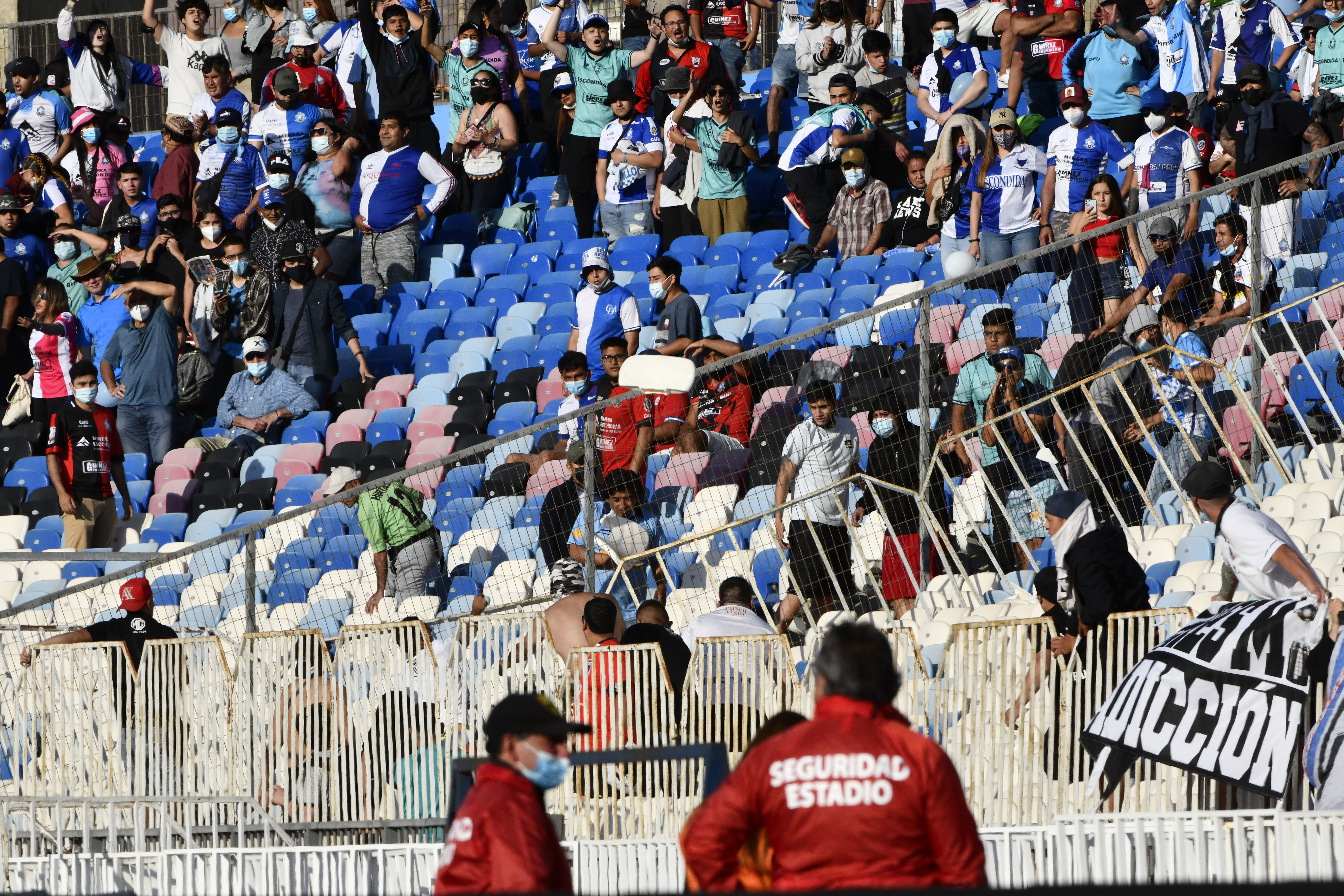 Antofagasta fue sancionado con millonaria multa por destrozos de barristas de Colo Colo en 2021