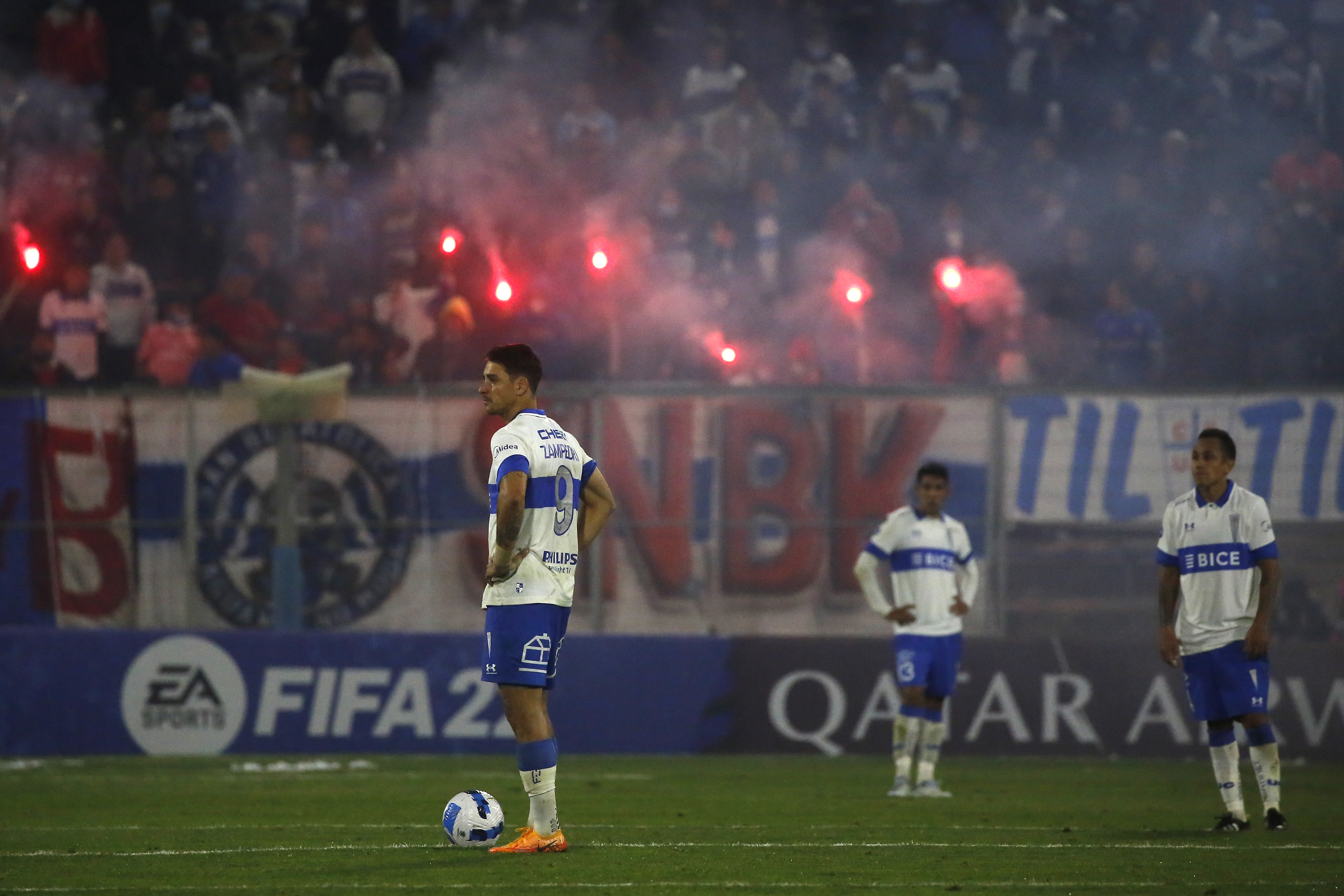 Fiscalía identificó a barrista de la UC que lanzó bengala ante Flamengo