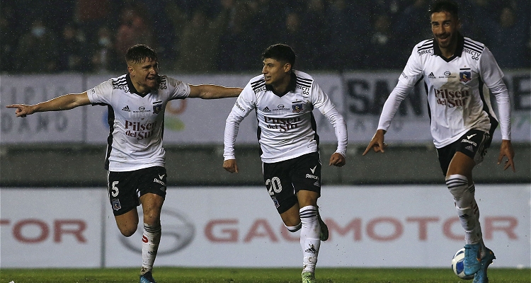 “Chilealbo”: Colo Colo festejó bajo la lluvia en Temuco