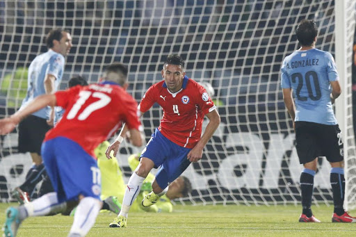 Con el “dedo” de Jara y el golazo de Isla: Se cumplen siete años del Chile-Uruguay más recordado