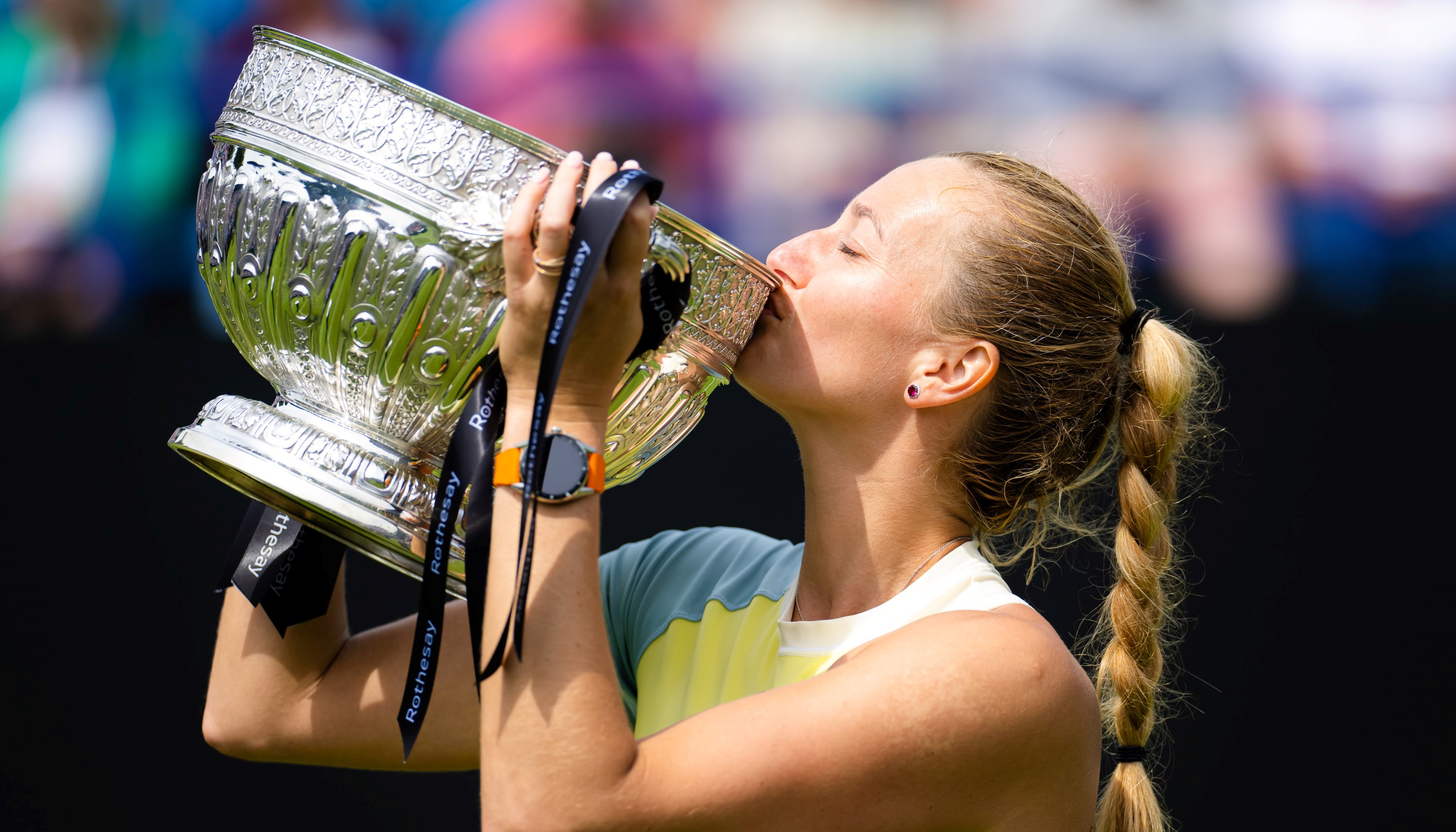 Petra Kvitova sorprendió a Jelena Ostapenko y ganó su primer título del año en Eastbourne