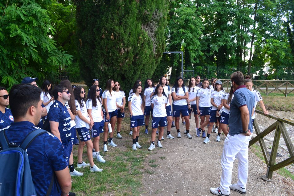 La Roja Femenina sub 17 tuvo actividad cultural en la ruinas del Imperio Romano en Aquilea