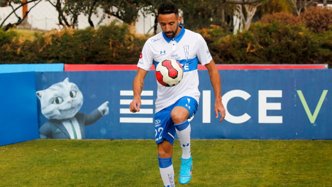 Mauricio Isla debutó a sus 34 años en el fútbol chileno en el duelo de la UC ante San Felipe