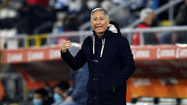 Holan aplaudió el debut de Isla en la UC: Entró en ritmo y le da un salto de calidad al equipo