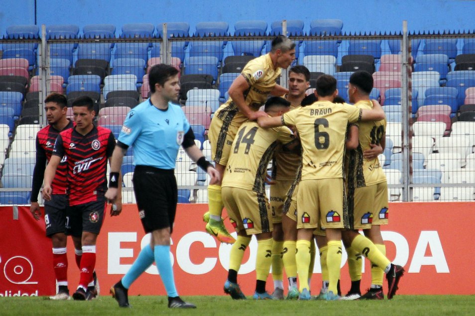 Marco Collao y Manuel López lideraron el paso de Antofagasta a octavos de Copa Chile