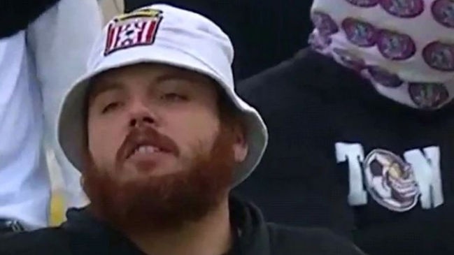 Hincha de Curicó se viralizó por su parecido con el streamer español Ibai Llanos